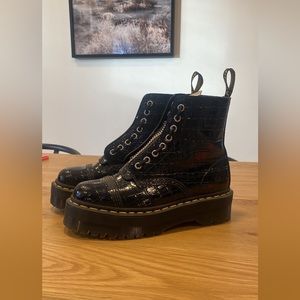 Dr. Martens Sinclair Platform zip up Boots - size 7